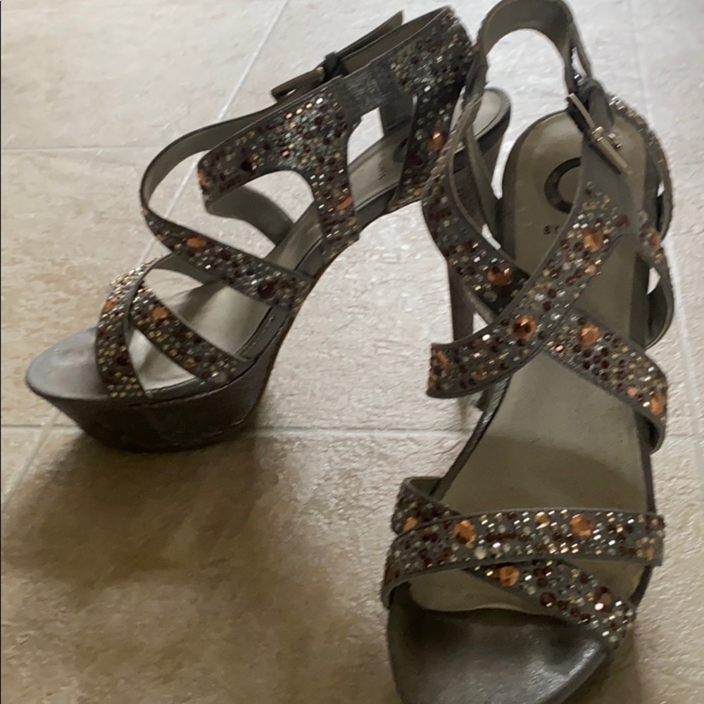 Sexy guess pumps